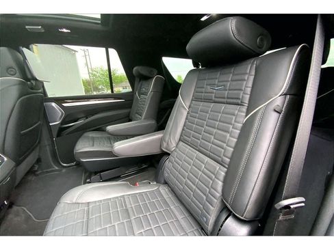 Used 2025 Cadillac Escalade Sport Platinum w/ LPO, ONYX Package AWD/4WD image 28