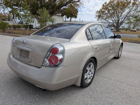 Used 2005 Nissan Altima 2.5 S w/ (S02) Side Airbags Pkg image 4