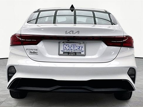 Used 2024 Kia Forte LXS w/ LXS Technology Package image 4
