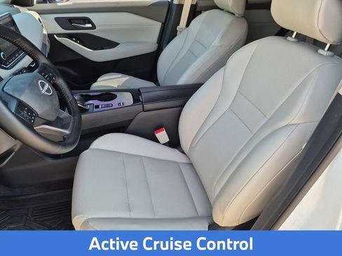 Used 2025 Nissan Rogue SV w/ SV Premium Package FWD image 17