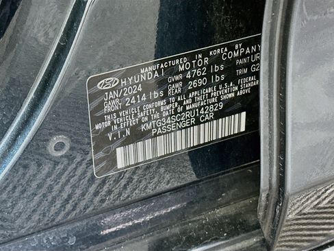 Used 2024 Genesis G70 2.5T RWD image 12