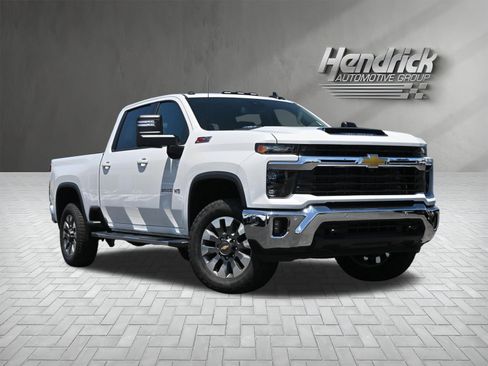 Used 2026 Chevrolet Silverado 2500 LT w/ Safety Package AWD/4WD image 2