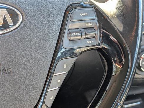 Used 2017 Kia Forte EX image 11