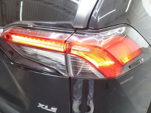 Used 2021 Toyota RAV4 XLE image 29