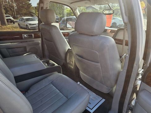 Used 2004 Lincoln Navigator Luxury image 18