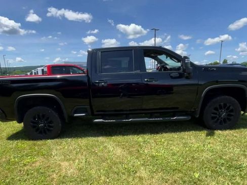 Used 2025 Chevrolet Silverado 2500 LTZ w/ Trail Boss Package AWD/4WD image 9