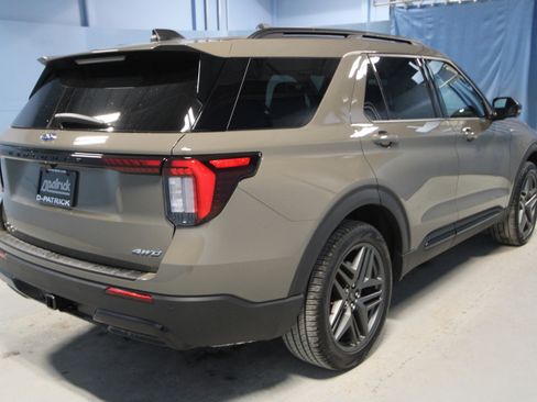 New 2026 Ford Explorer ST-Line w/ ST-Line Street Pack image 28