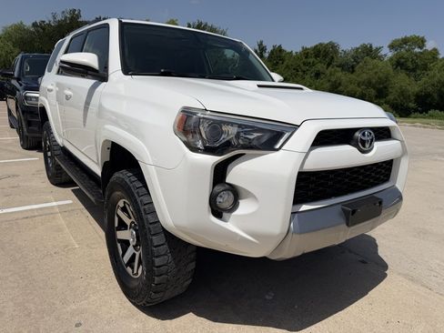 Used 2018 Toyota 4Runner TRD Off-Road Premium AWD/4WD image 4