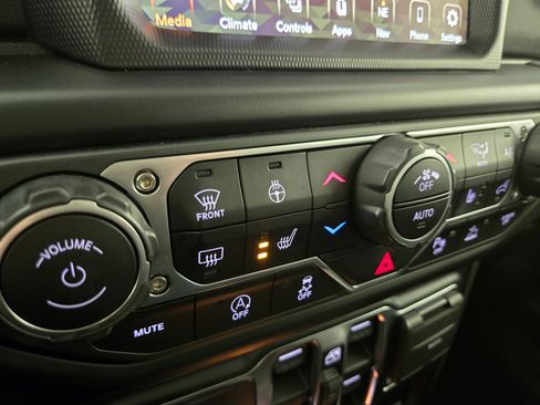 Used 2022 Jeep Gladiator Overland image 26