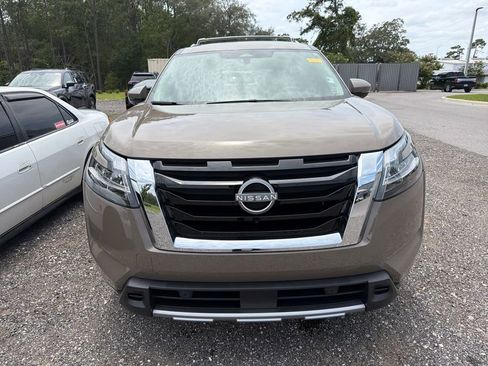 Used 2024 Nissan Pathfinder Platinum FWD image 8