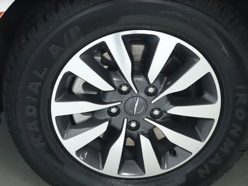 Used 2024 Chrysler Pacifica Select image 36