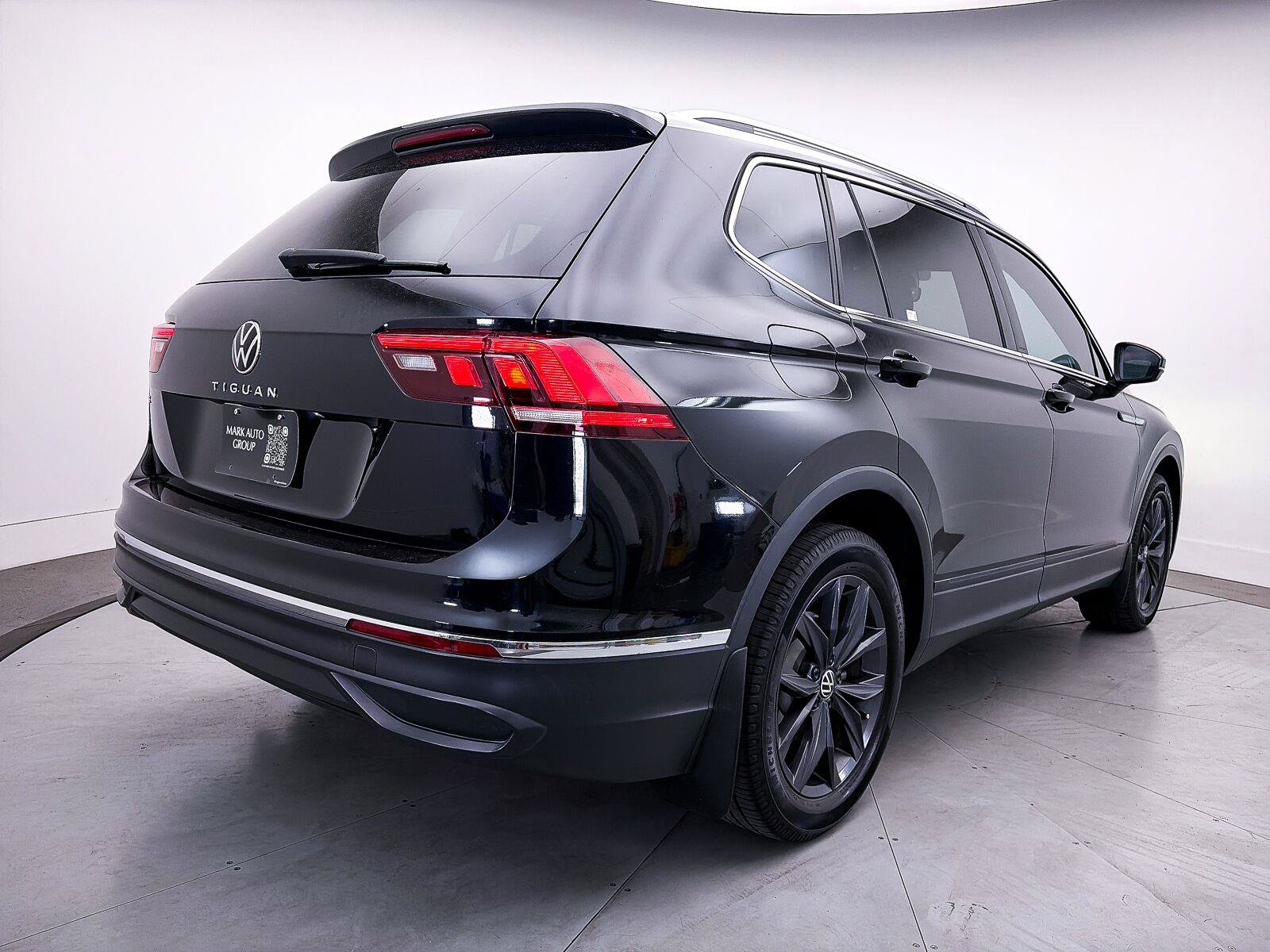 Used 2022 Volkswagen Tiguan SE FWD image 14