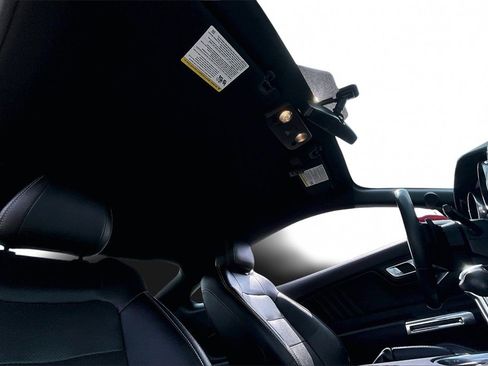 Used 2020 Ford Mustang Premium image 17