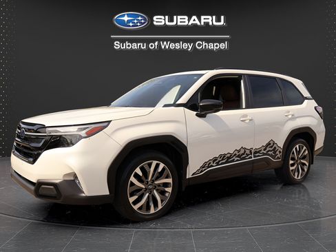 Used 2025 Subaru Forester Touring AWD/4WD image 4