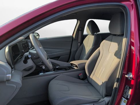 Certified 2025 Hyundai Elantra Sport FWD image 9