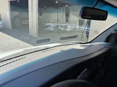 Used 2015 Chevrolet Express 2500 RWD image 23