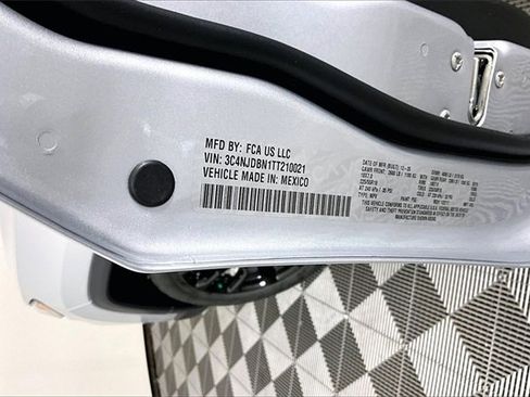 New 2026 Jeep Compass Latitude image 9