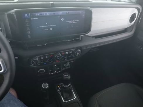 Used 2025 Jeep Wrangler Unlimited Sahara image 25