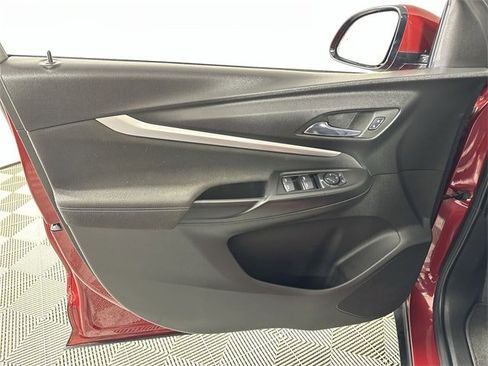 Used 2022 Chevrolet Bolt EUV LT w/ Comfort Package image 23