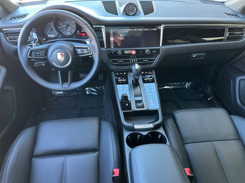 Used 2025 Porsche Macan image 6