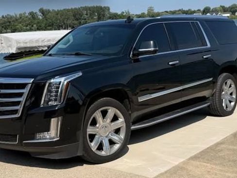 Used 2018 Cadillac Escalade ESV Luxury AWD/4WD image 3