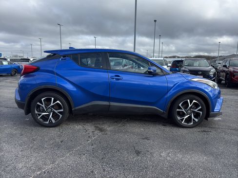 Used 2018 Toyota C-HR XLE FWD image 4