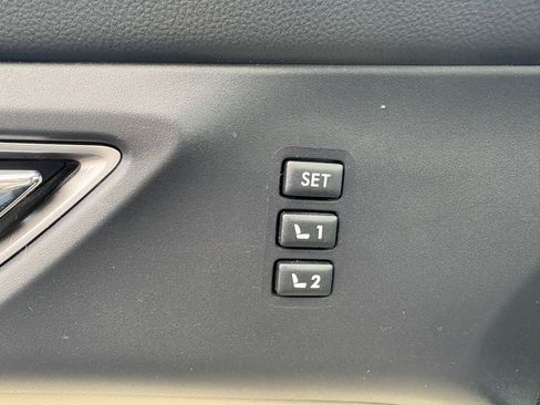 Used 2019 Subaru Ascent Limited image 12