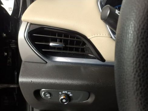 Used 2022 Chevrolet Traverse LS image 27