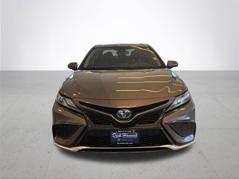 Used 2021 Toyota Camry XSE FWD image 3