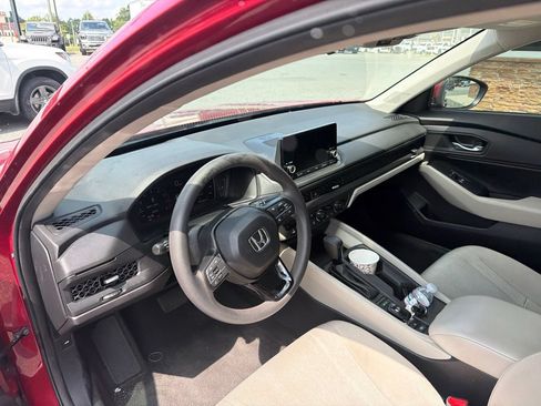 Used 2023 Honda Accord EX image 4