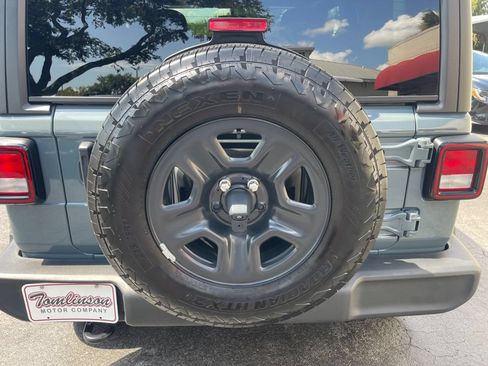 Used 2025 Jeep Wrangler Sport AWD/4WD image 5