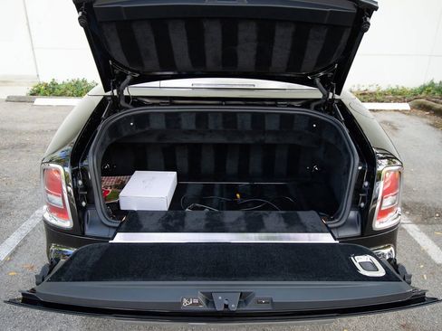 Used 2016 Rolls-Royce Phantom Drophead Coupe image 73