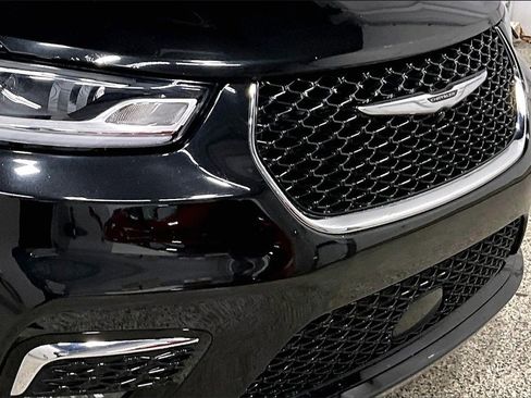 Used 2022 Chrysler Pacifica Touring-L image 32