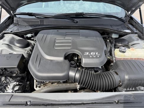 Used 2018 Chrysler 300 S w/ 300S Premium Group AWD/4WD image 37