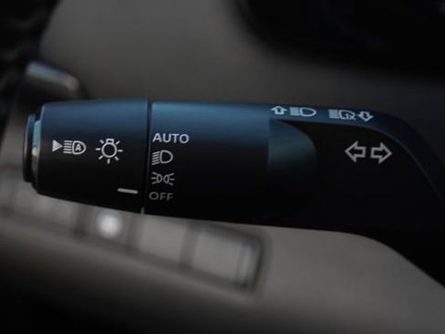 Used 2024 Nissan Pathfinder SV AWD/4WD image 32