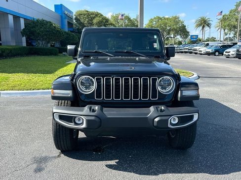 Used 2025 Jeep Wrangler Unlimited Sahara AWD/4WD image 2