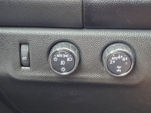 Used 2018 Chevrolet Colorado LT w/ LT Convenience Package image 22