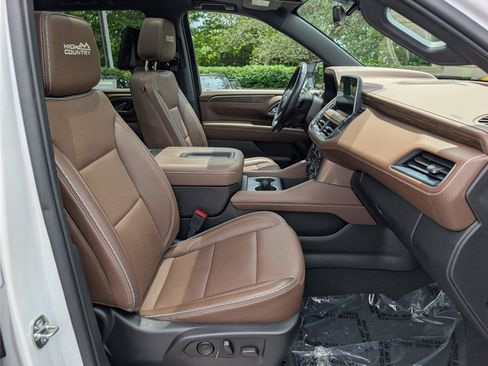 Used 2023 Chevrolet Tahoe High Country w/ Advanced Technology Package AWD/4WD image 13