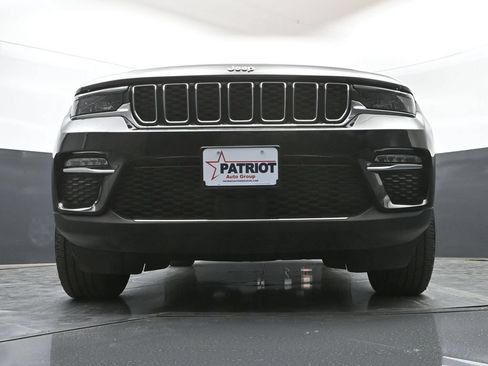 Used 2023 Jeep Grand Cherokee Limited AWD/4WD image 52