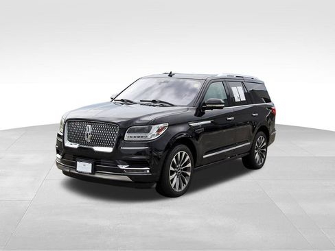 Used 2018 Lincoln Navigator Select w/ Technology Package RWD image 2