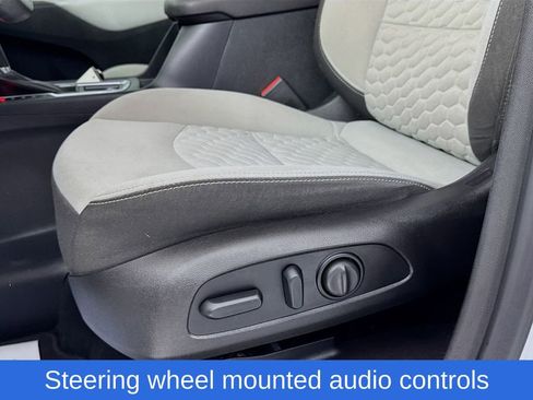 Used 2018 Chevrolet Equinox LT image 25