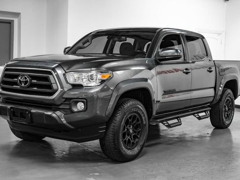 Used 2020 Toyota Tacoma SR5 RWD image 6