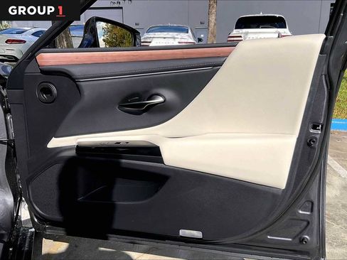 Used 2025 Lexus ES 350 w/ Premium Package image 19