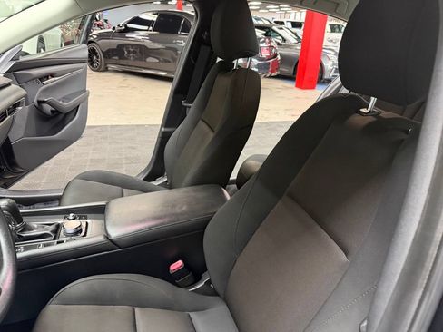 Used 2020 MAZDA MAZDA3 Sedan FWD image 34