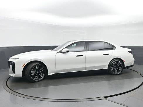 Used 2023 BMW i7 xDrive60 AWD/4WD image 6