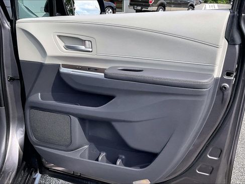Used 2021 Toyota Sienna XLE FWD image 23