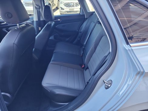 Certified 2025 Volkswagen Jetta SE image 18