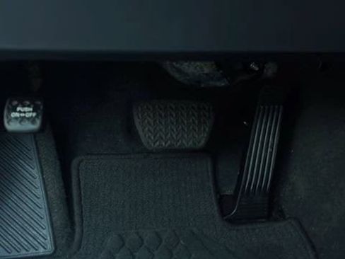 Used 2022 Toyota Camry LE image 33