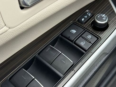 Certified 2021 Toyota Sienna Platinum image 33