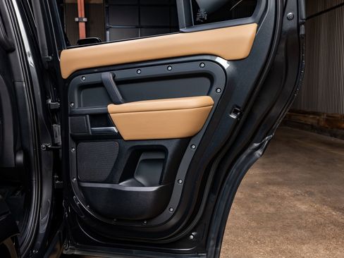 Used 2025 Land Rover Defender 130 X image 37